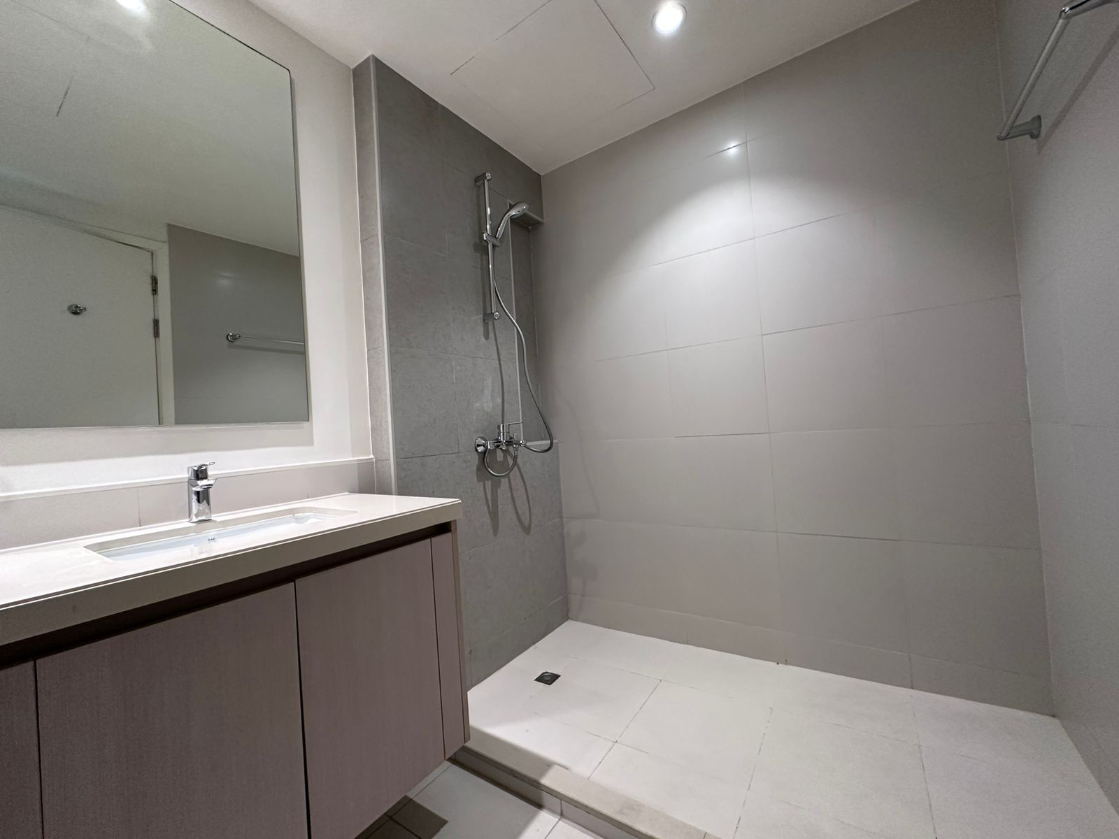 Villa For Rent in Salwa Gallery Image